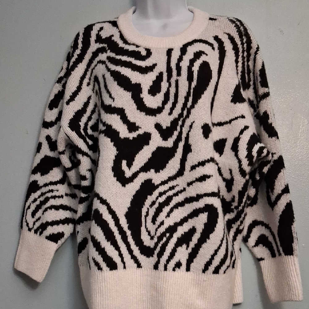 Philosophy size 1X women's ivory and black animal print crew neck sweater.